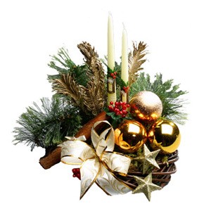 Świąteczny stroik skomponowany ze świec, bombek i świerku - Stroik Wesołych Świąt