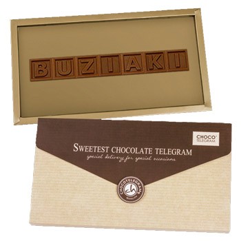 Słodki napis z czekoladek: Buziaki - Chocotelegram Buziaki!