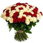 Bukiet biało czerwonych kwiatów