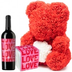 Walentynkowy miś z róż z sercem z winem i Raffaello